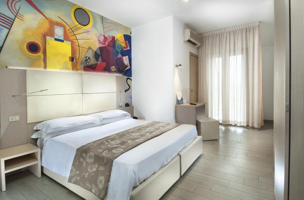 Hotel Europa 쿠프라마리티마 외부 사진